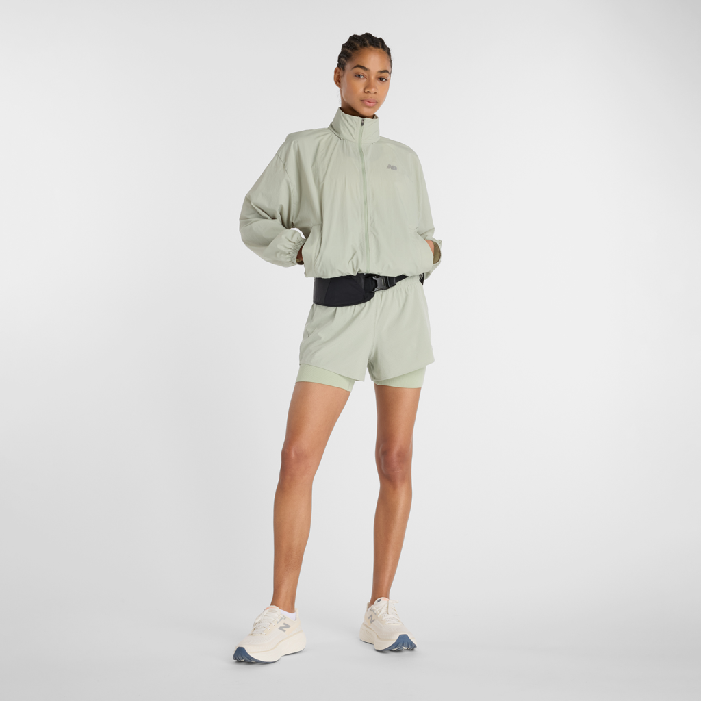 New Balance W NB Athletics Woven Jacket in GRÜN