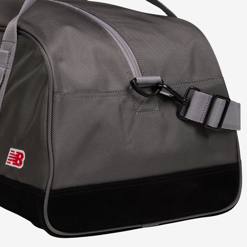 New Balance Legacy Icon Duffel Bag in GRAU