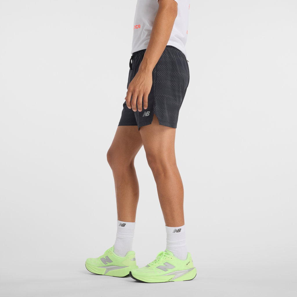 New Balance RC Reflective Short 5" in SCHWARZ