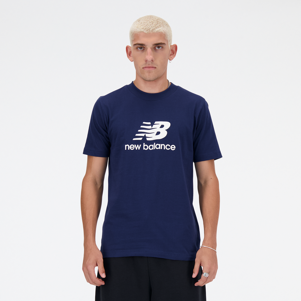 New Balance Sport Essentials Stacked Logo T-Shirt in BLAU
