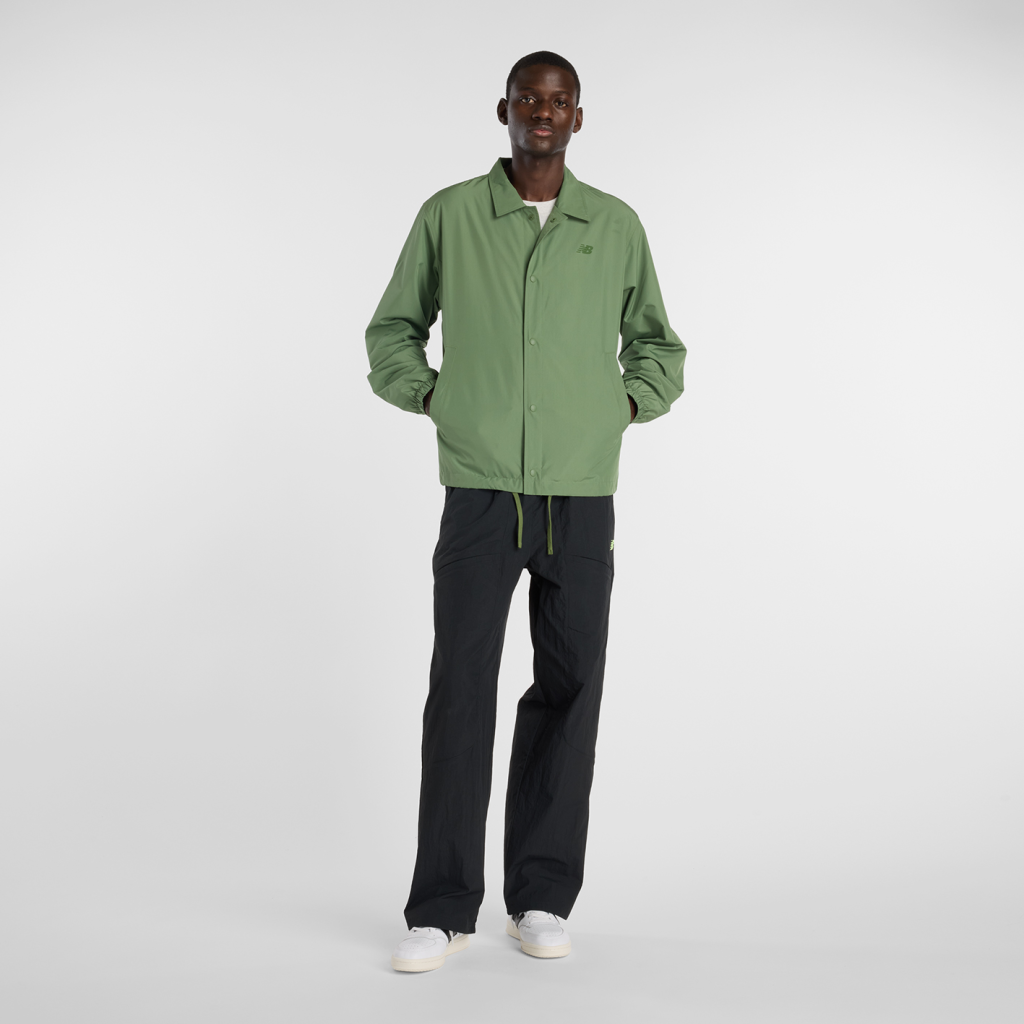 New Balance Lightweight Coaches Jacket in GRÜN
