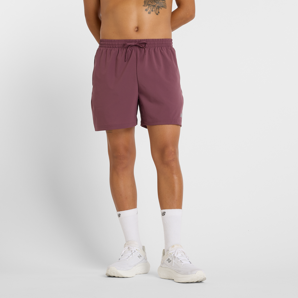 New Balance Sports Essentials Short 5 Inch Brief in VIOLETT