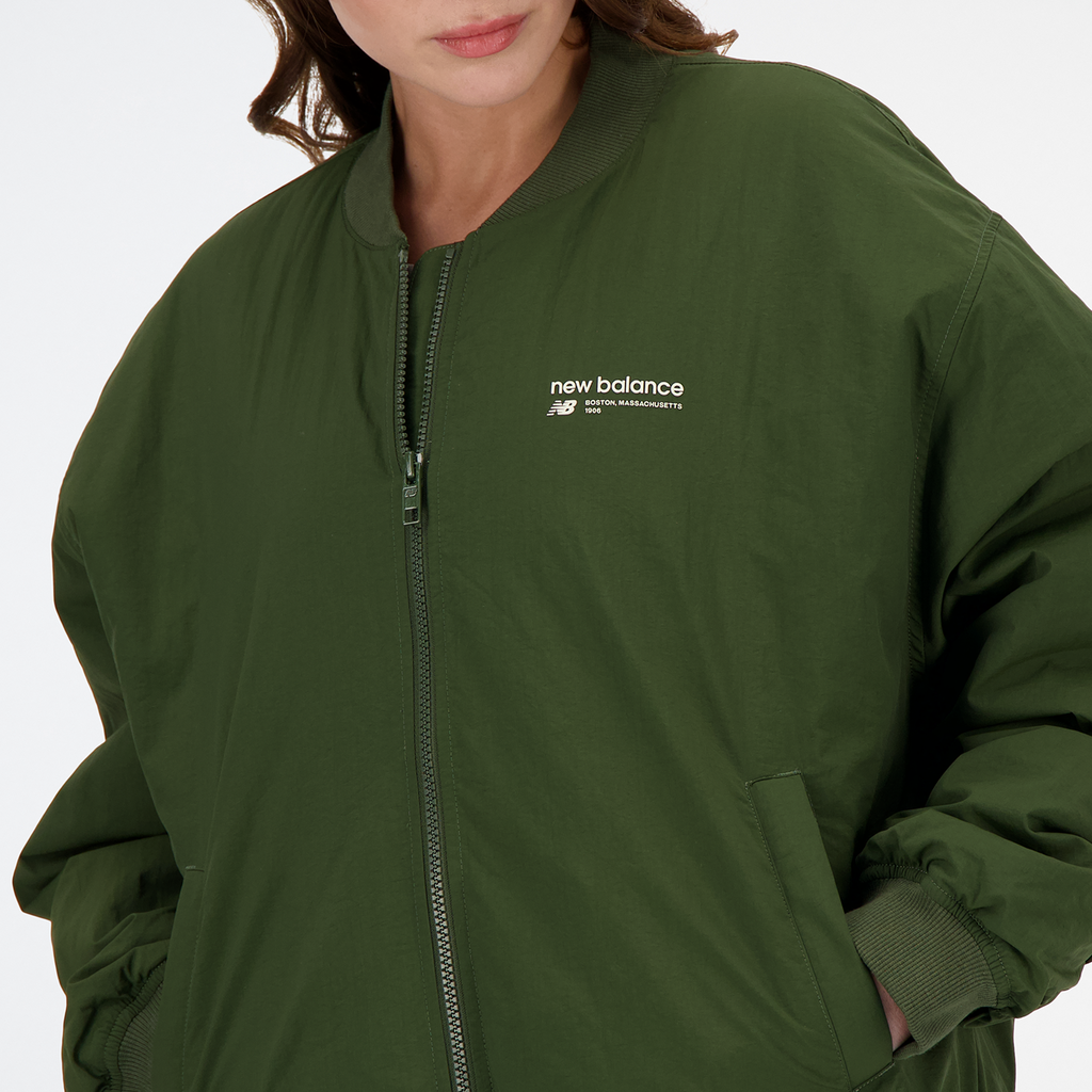 New Balance W Linear Heritage Woven Bomber Jacket in GRÜN