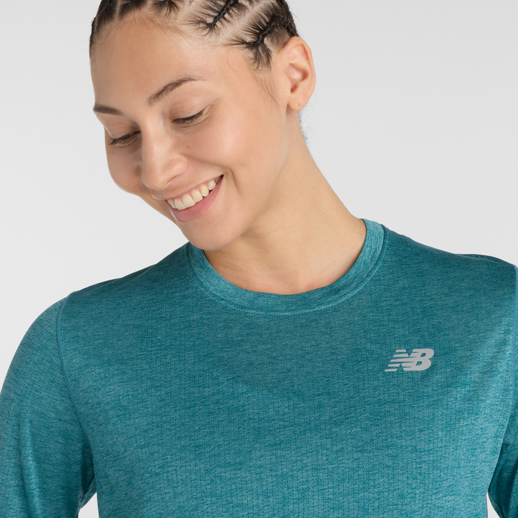 New Balance W NB Athletics Long Sleeve in BLAU