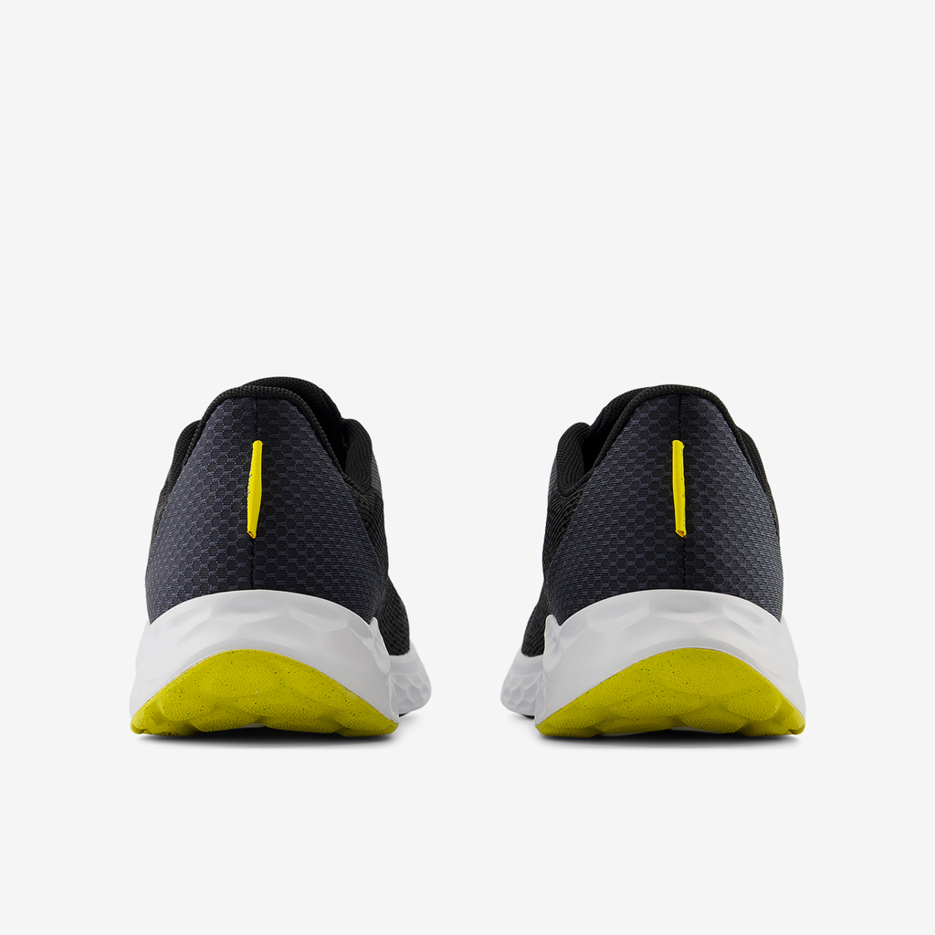 New Balance M Arishi v4 Laufschuhe in SCHWARZ