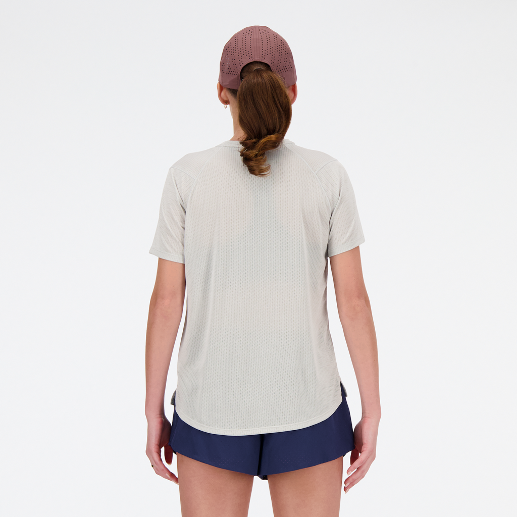 New Balance W NB Athletics Short Sleeve in GRAU