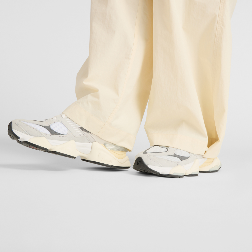 New Balance W Woven Cargo Pant in BEIGE