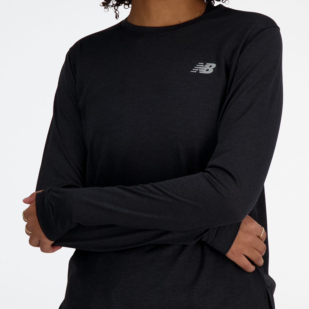New Balance W NB Athletics Long Sleeve in SCHWARZ