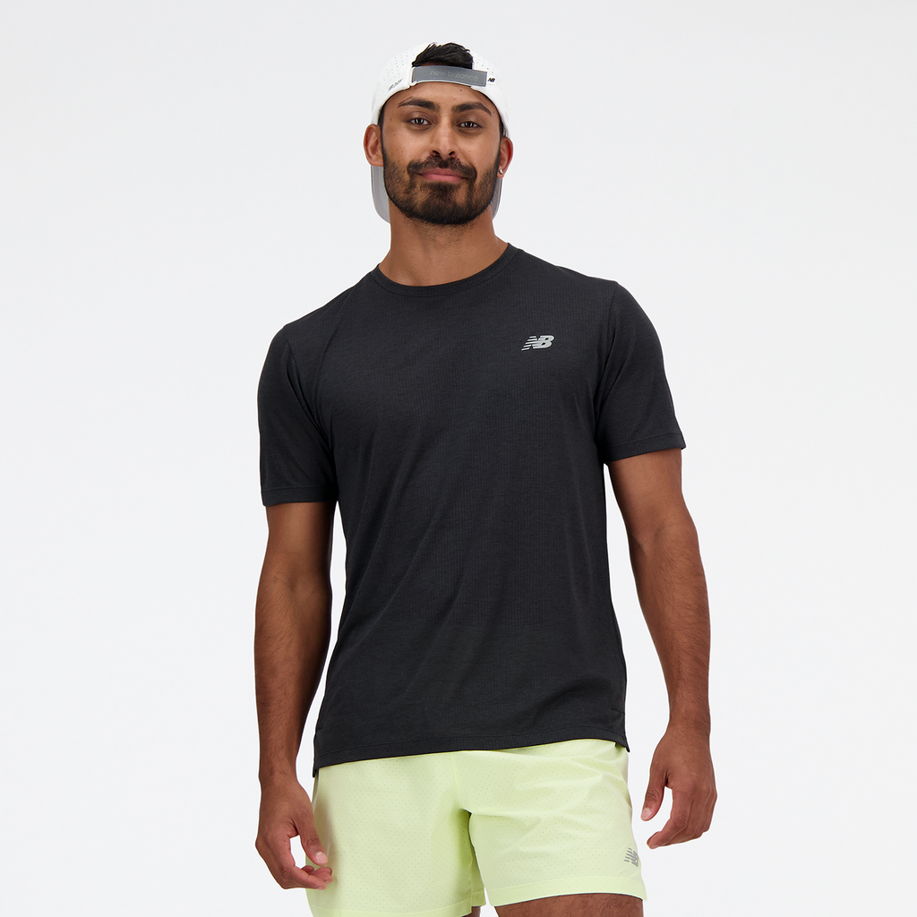 New Balance NB Athletics Run T-Shirt in SCHWARZ