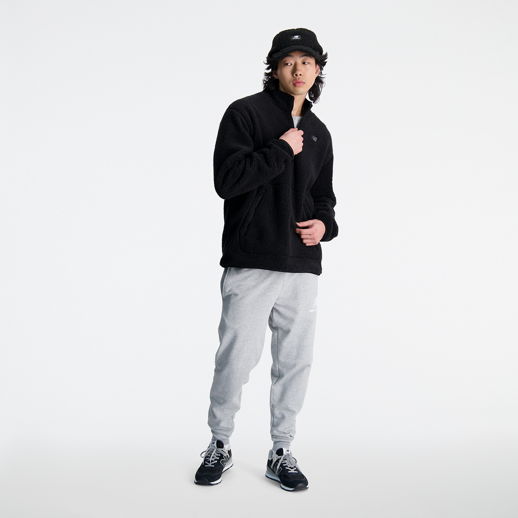 New Balance R.W. Tech Sherpa Pullover in SCHWARZ