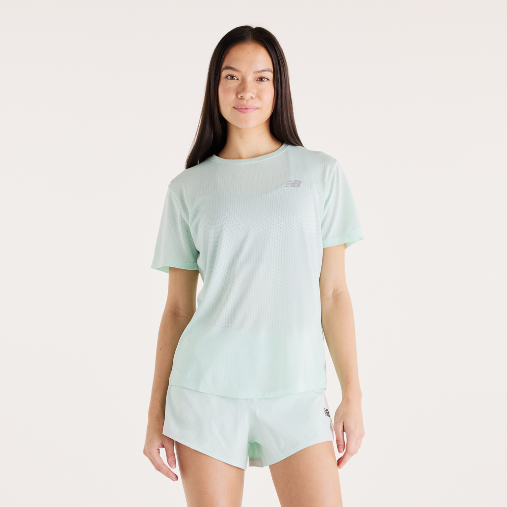 New Balance W NB Athletics Short Sleeve in GRÜN