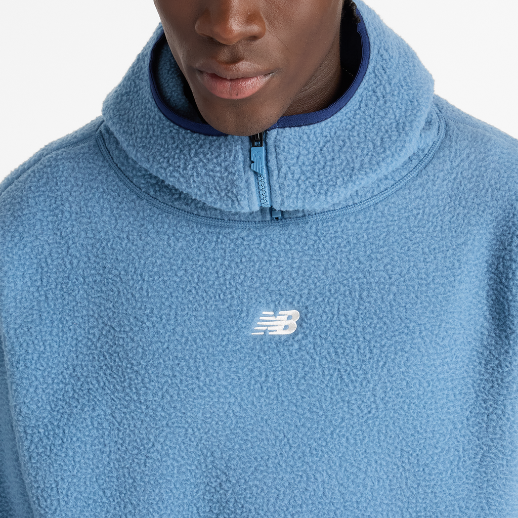 New Balance Hoops Sherpa Top in BLAU