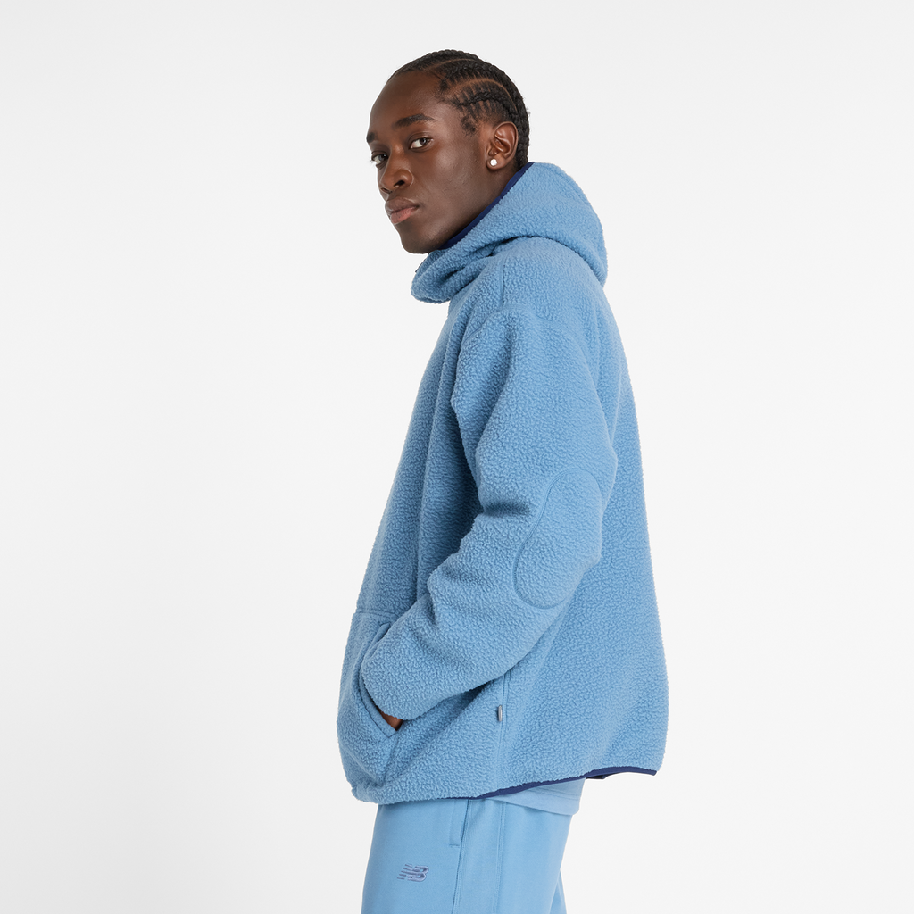 New Balance Hoops Sherpa Top in BLAU