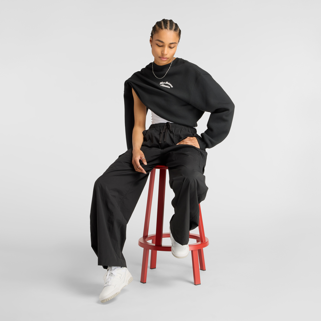 New Balance W Woven Cargo Pant in SCHWARZ