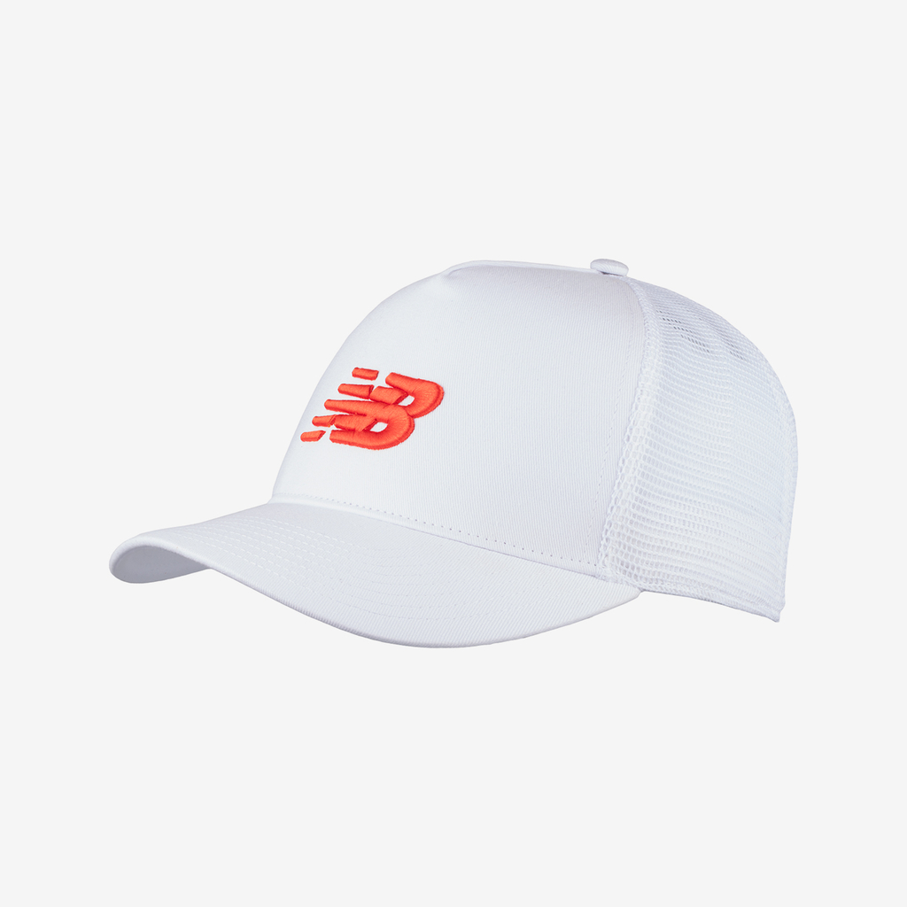 New Balance Sport Essentials Trucker Hat in WEISS
