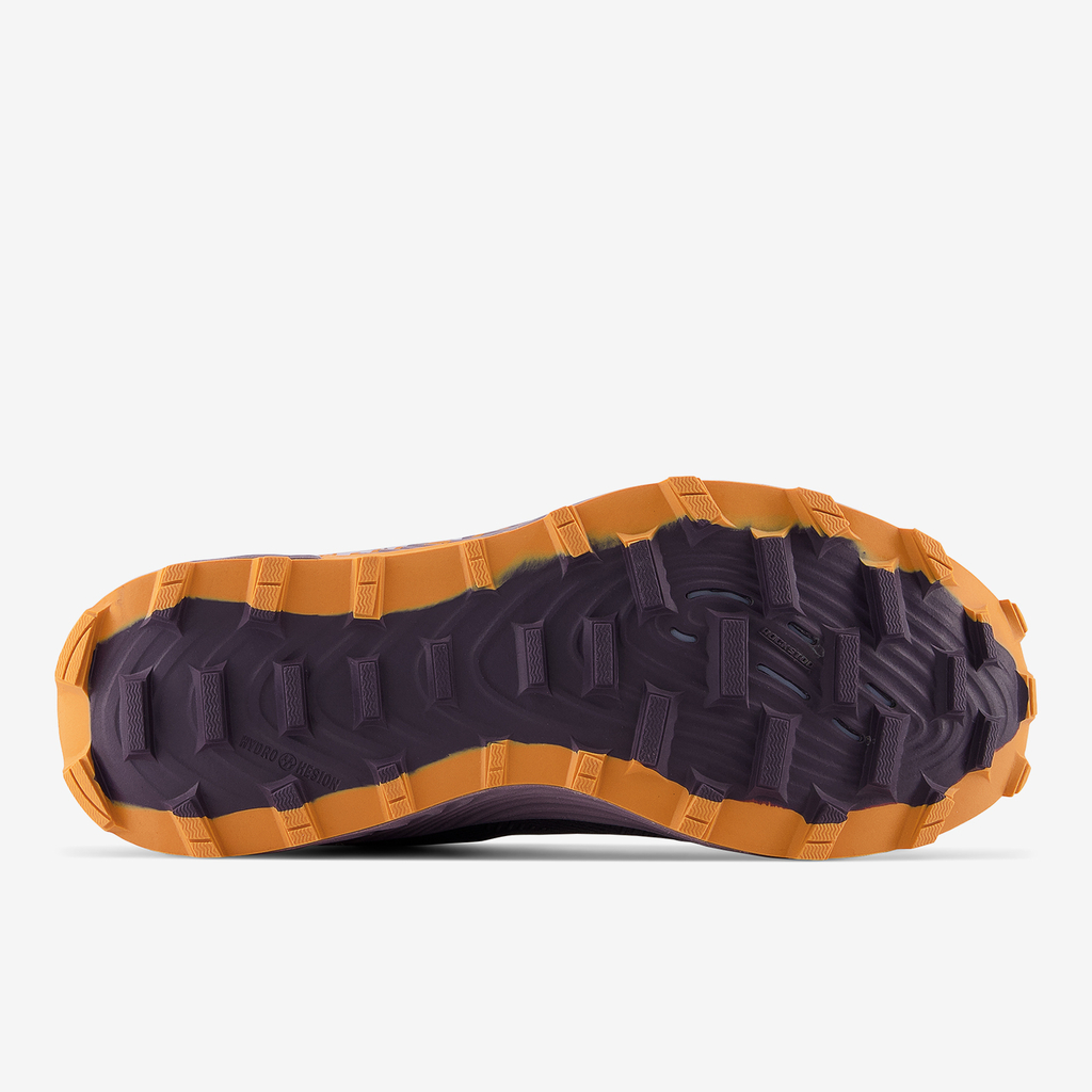 New Balance W Summit Unknown v4 Trailrunningschuhe in VIOLETT