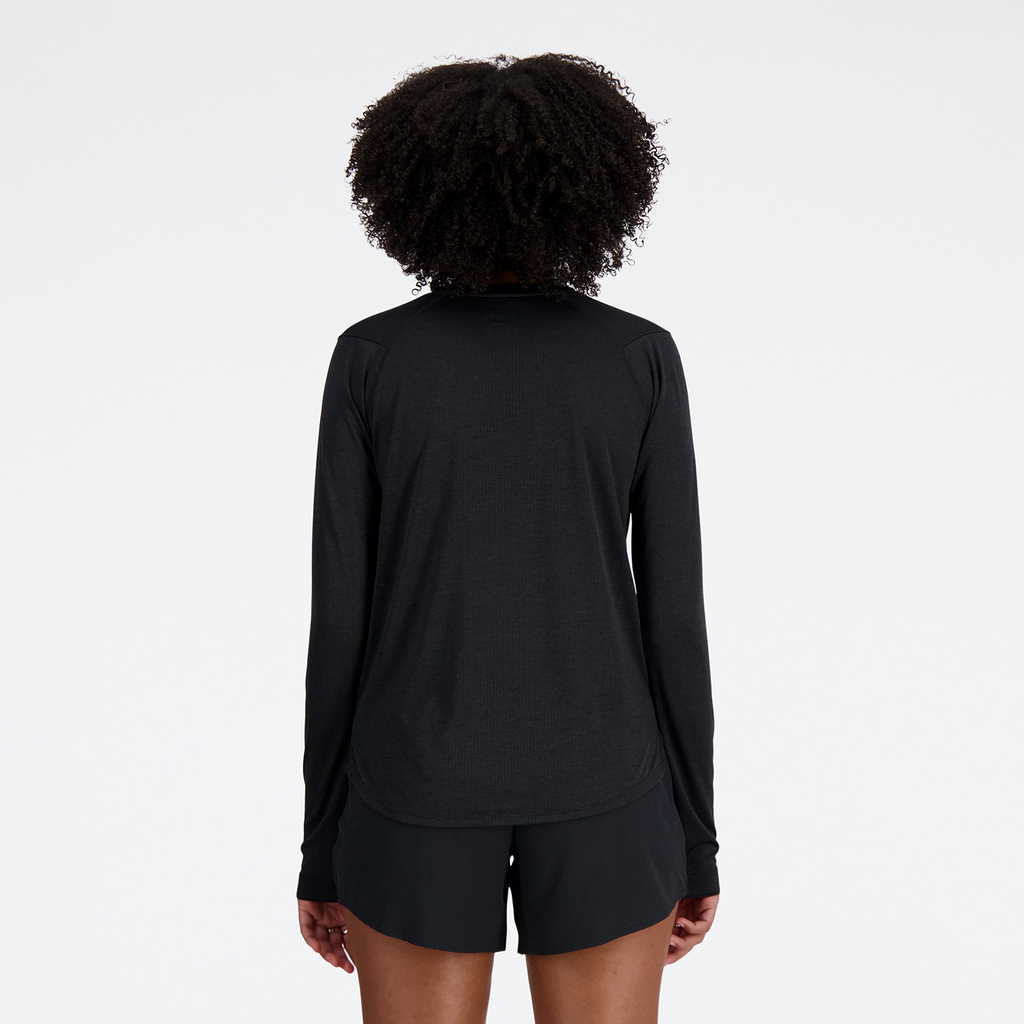 New Balance W NB Athletics Long Sleeve in SCHWARZ