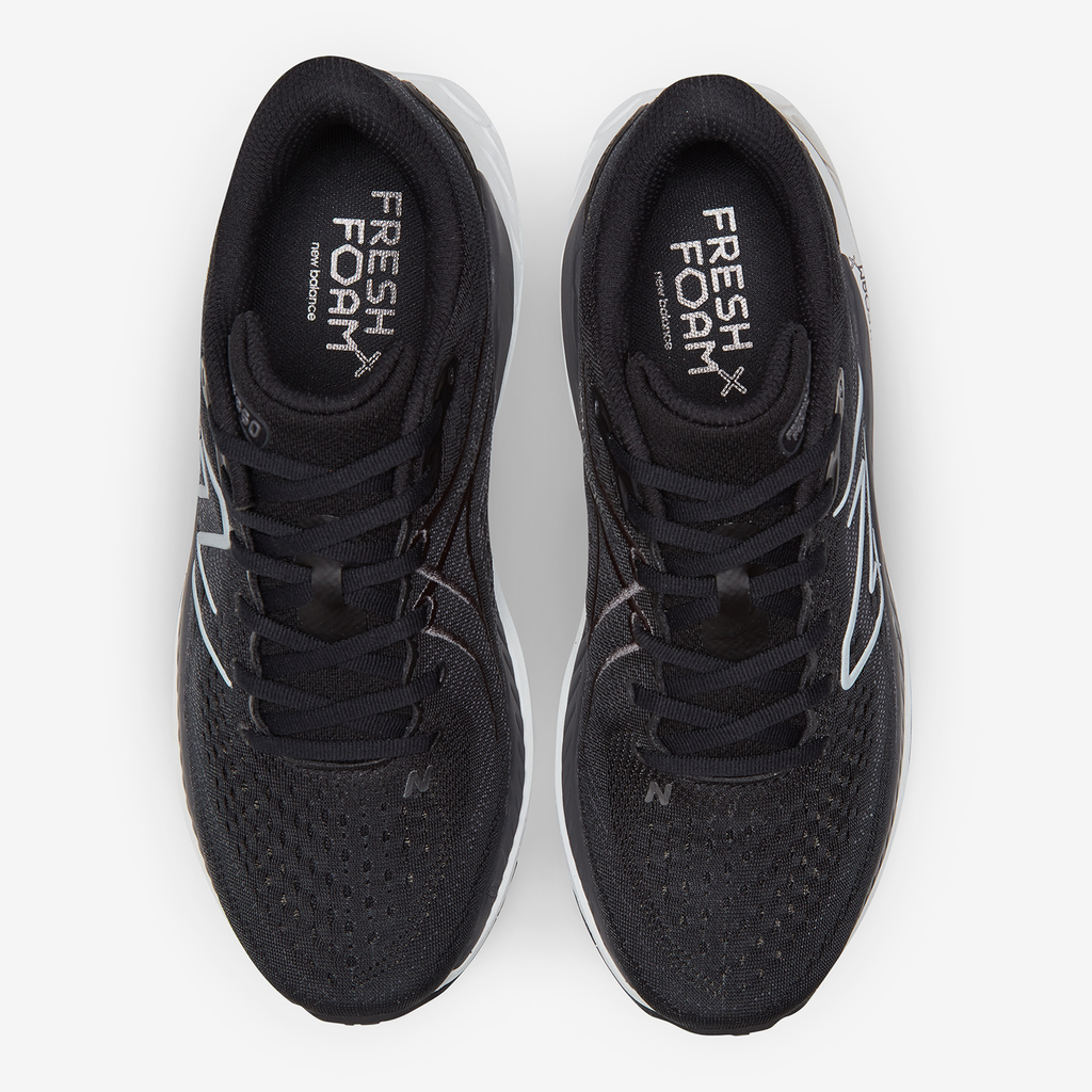 New Balance M 860 v13 Laufschuhe in SCHWARZ