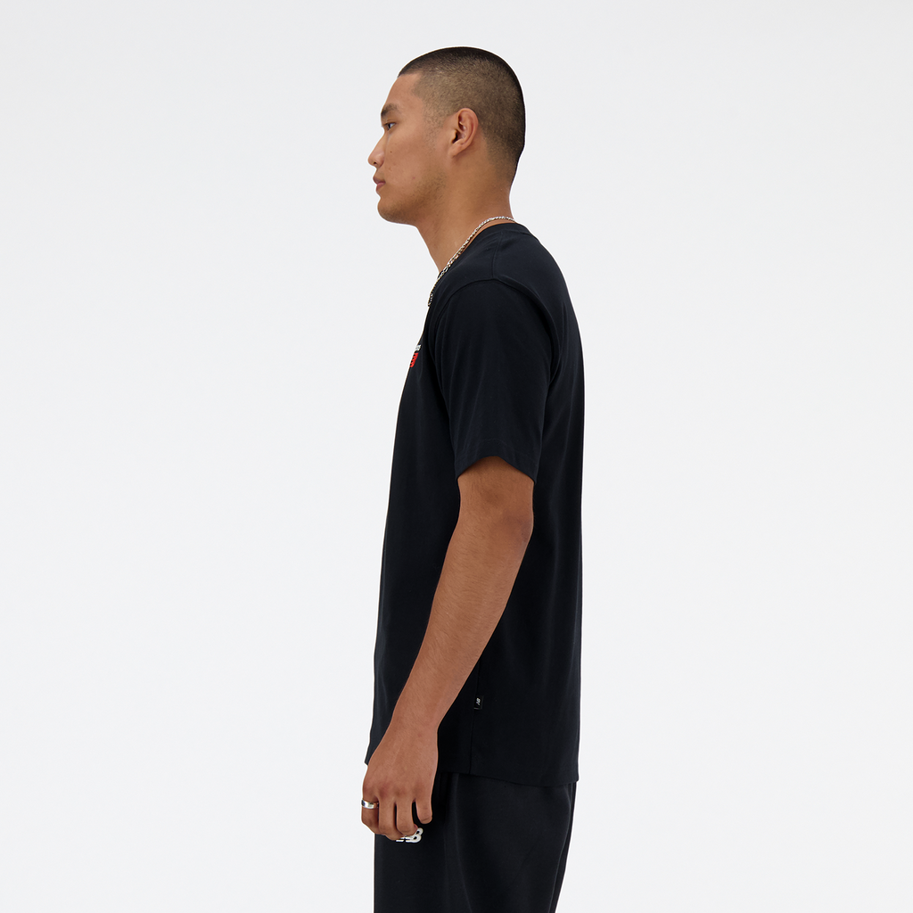 New Balance Athletics Premium Logo T-Shirt in SCHWARZ