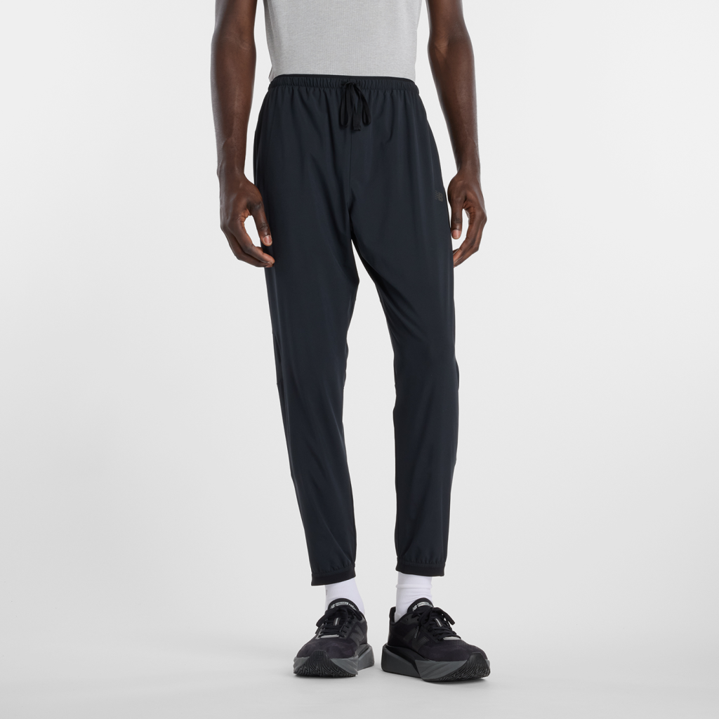 New Balance Run Essentials Jogger in SCHWARZ