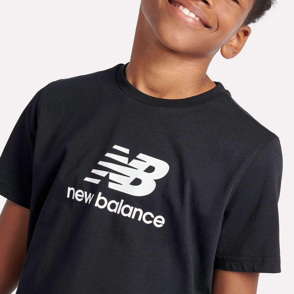 New Balance B New Balance Jersey Stacked Logo Tee in SCHWARZ