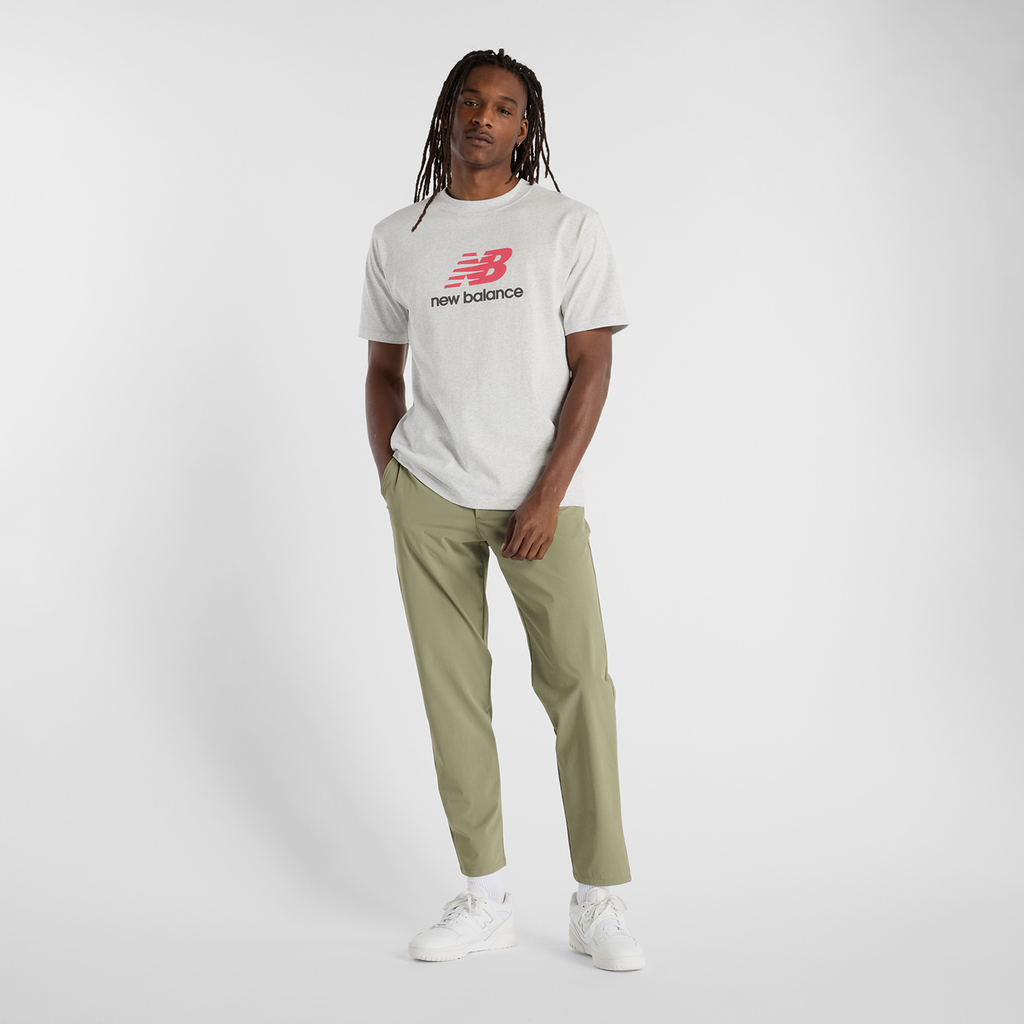 New Balance Athletics Logo T-Shirt in GRAU