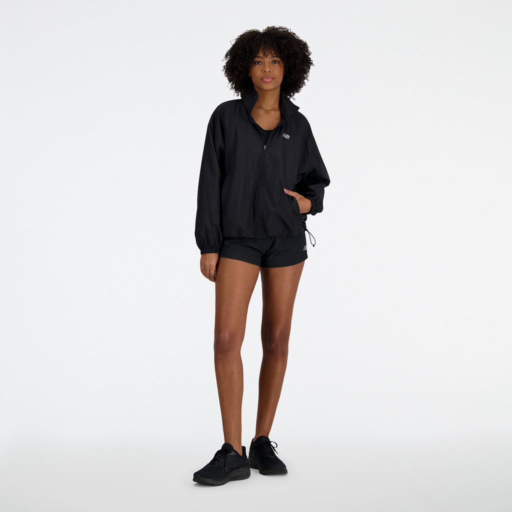 New Balance W NB Athletics Woven Jacket in SCHWARZ