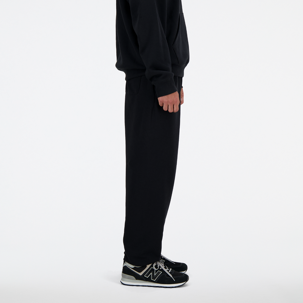 New Balance Sport Essentials French Terry Jogger in SCHWARZ