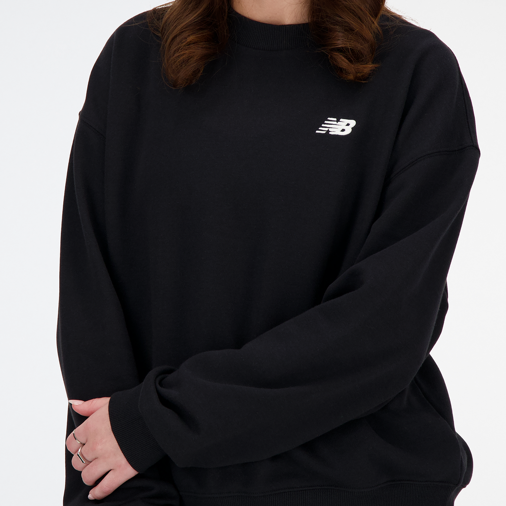 New Balance W Sport Essentials French Terry Small Logo Crew in SCHWARZ