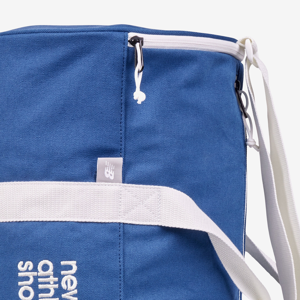 New Balance Canvas Duffel in BLAU
