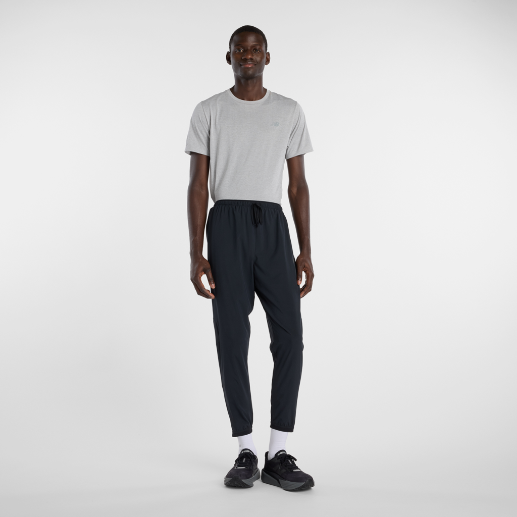 New Balance Run Essentials Jogger in SCHWARZ
