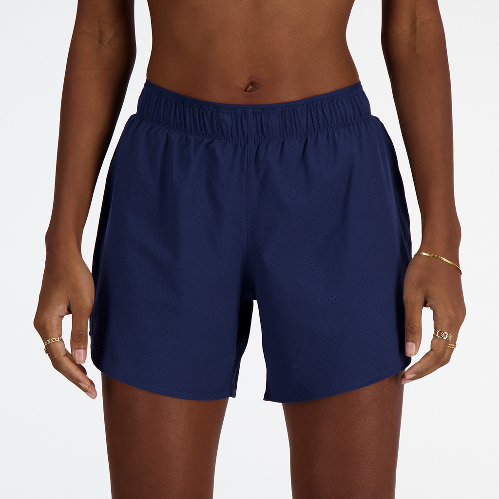 New Balance W RC Seamless Short 5 Inch in BLAU