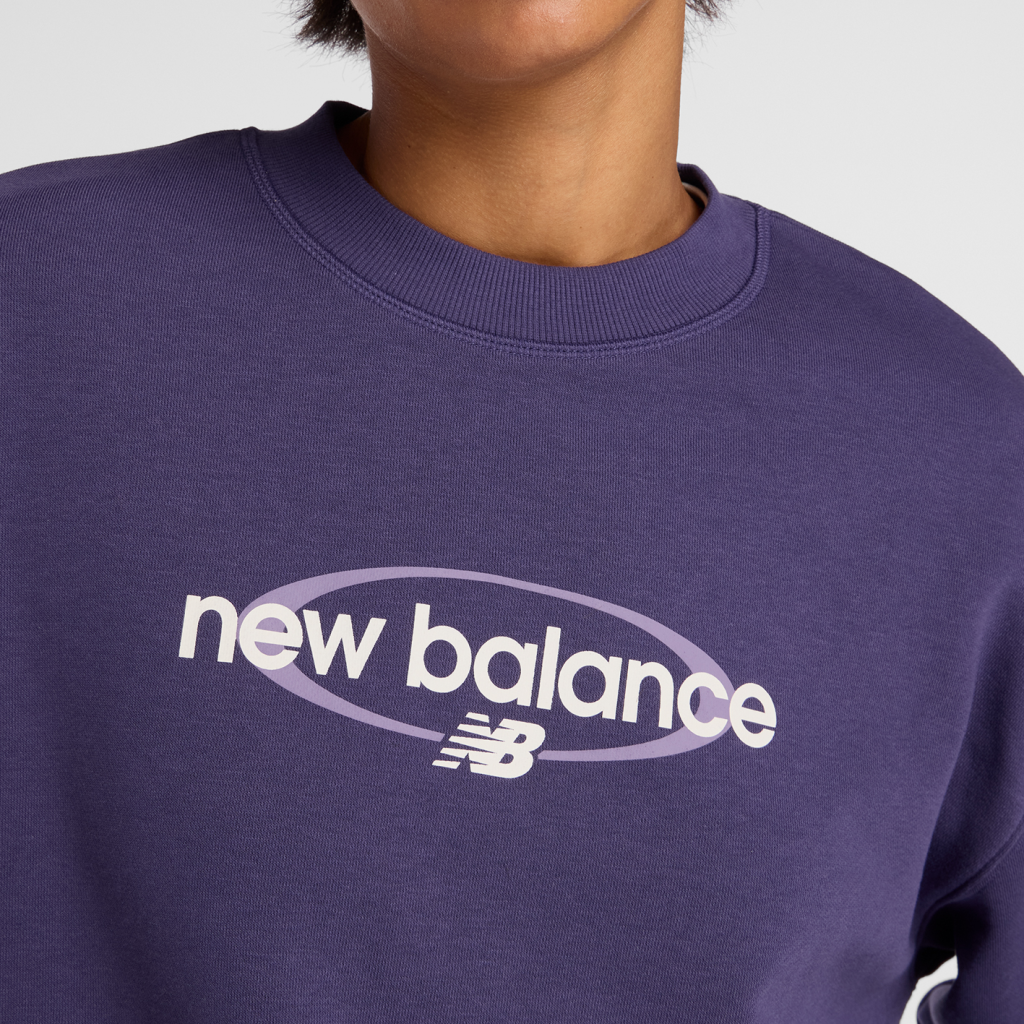 New Balance W Sport Graphic Oversized Crew in VIOLETT