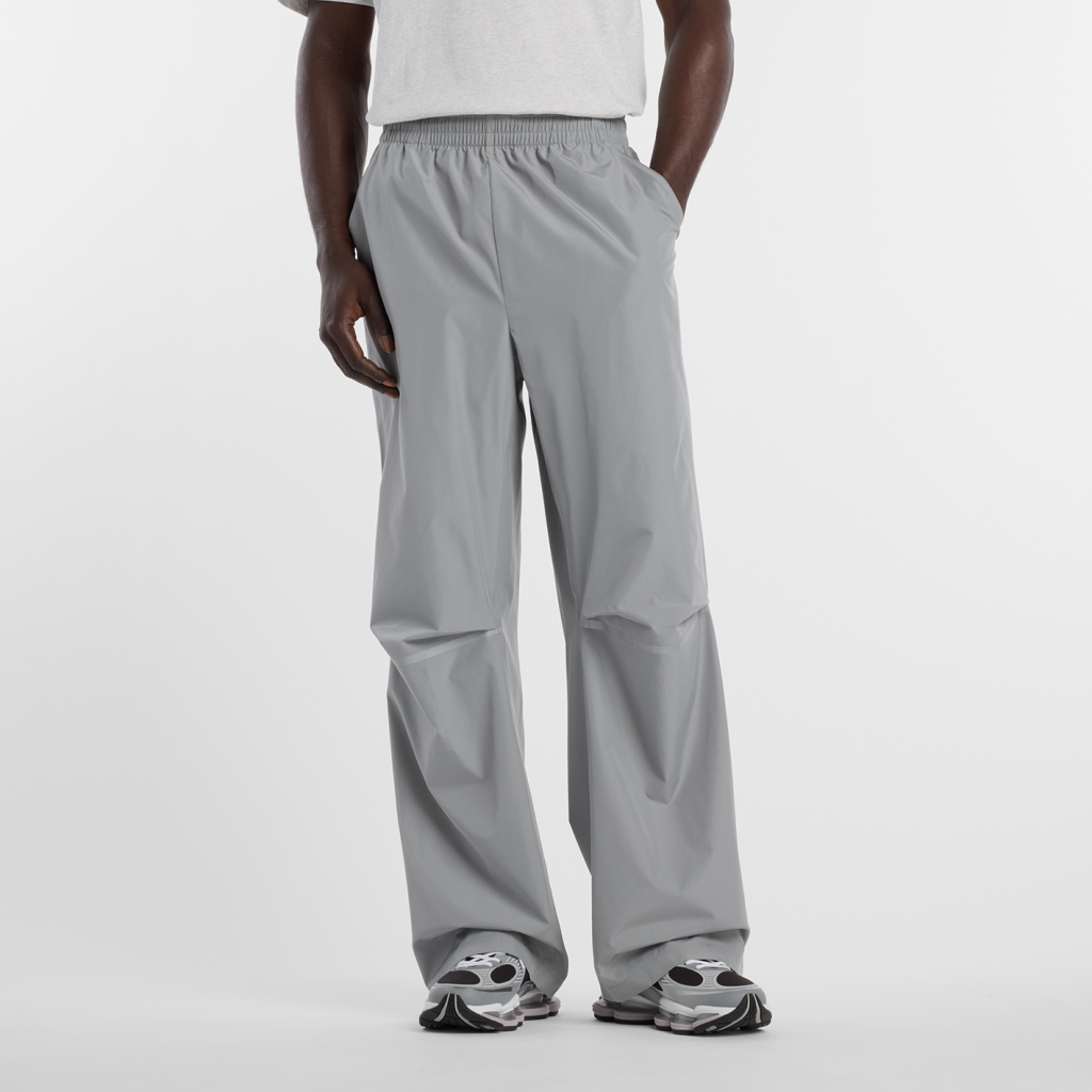 New Balance Elusive Shell Pant in GRAU