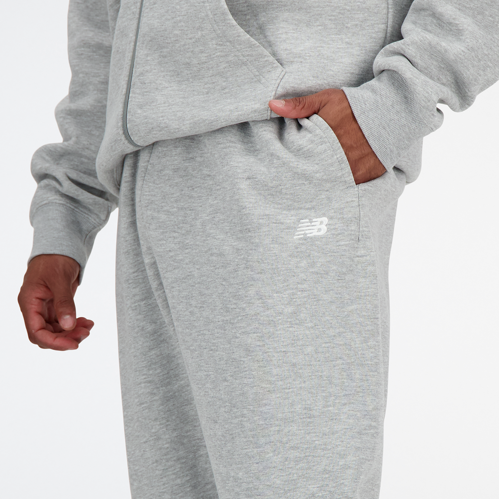 New Balance New Balance Fleece Jogger in GRAU
