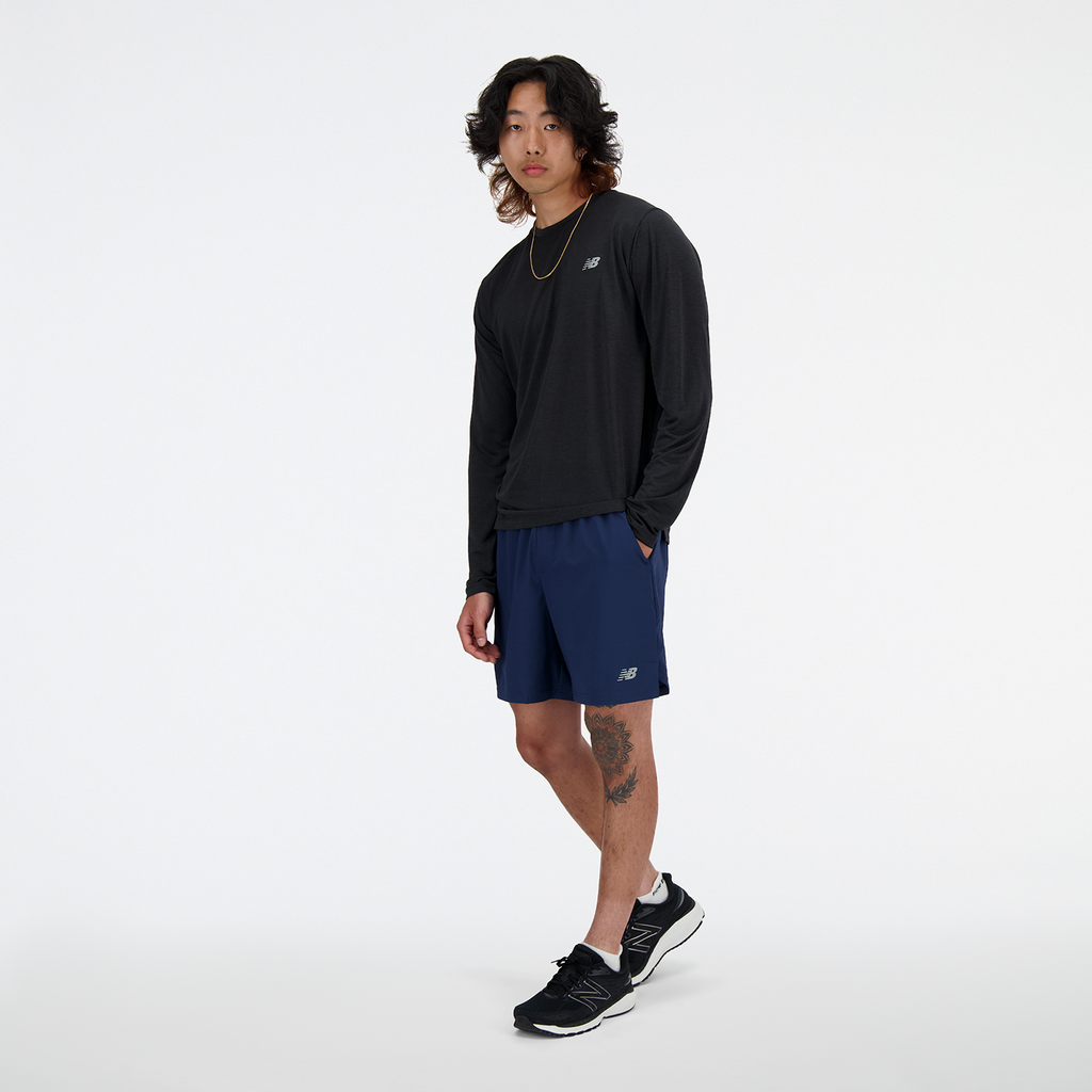 New Balance NB Athletics Run Long Sleeve T-Shirt in SCHWARZ