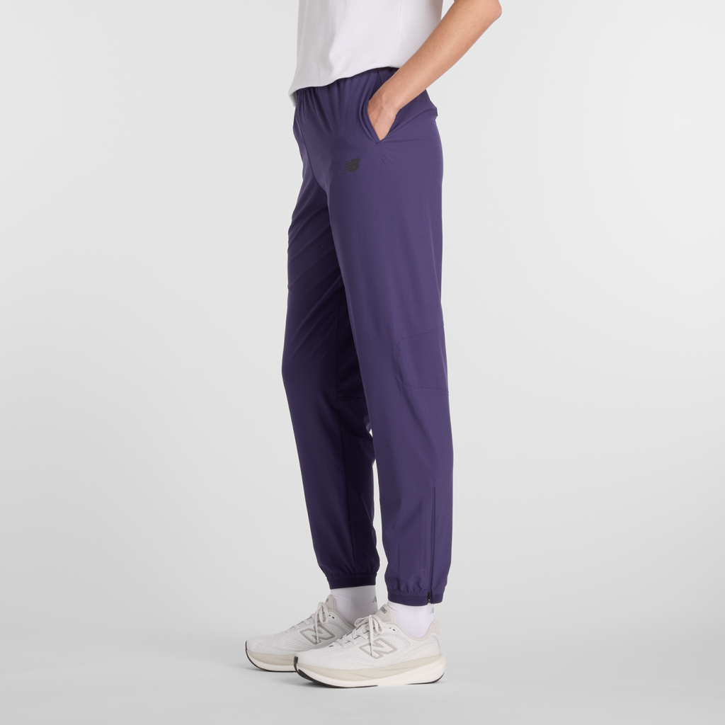 New Balance W Run Essentials Jogger in VIOLETT