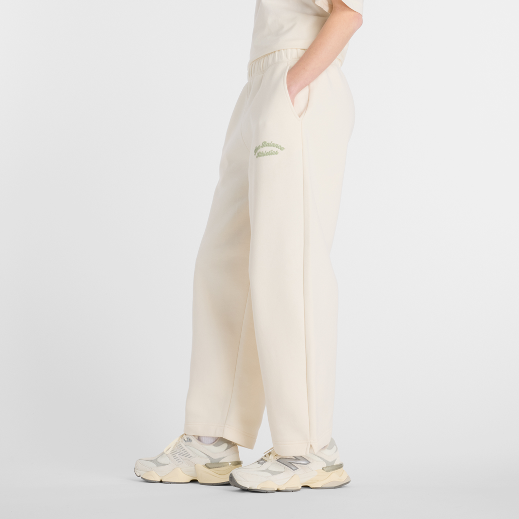 New Balance W Linear Heritage Fleece Barrel Leg Pant in GRAU