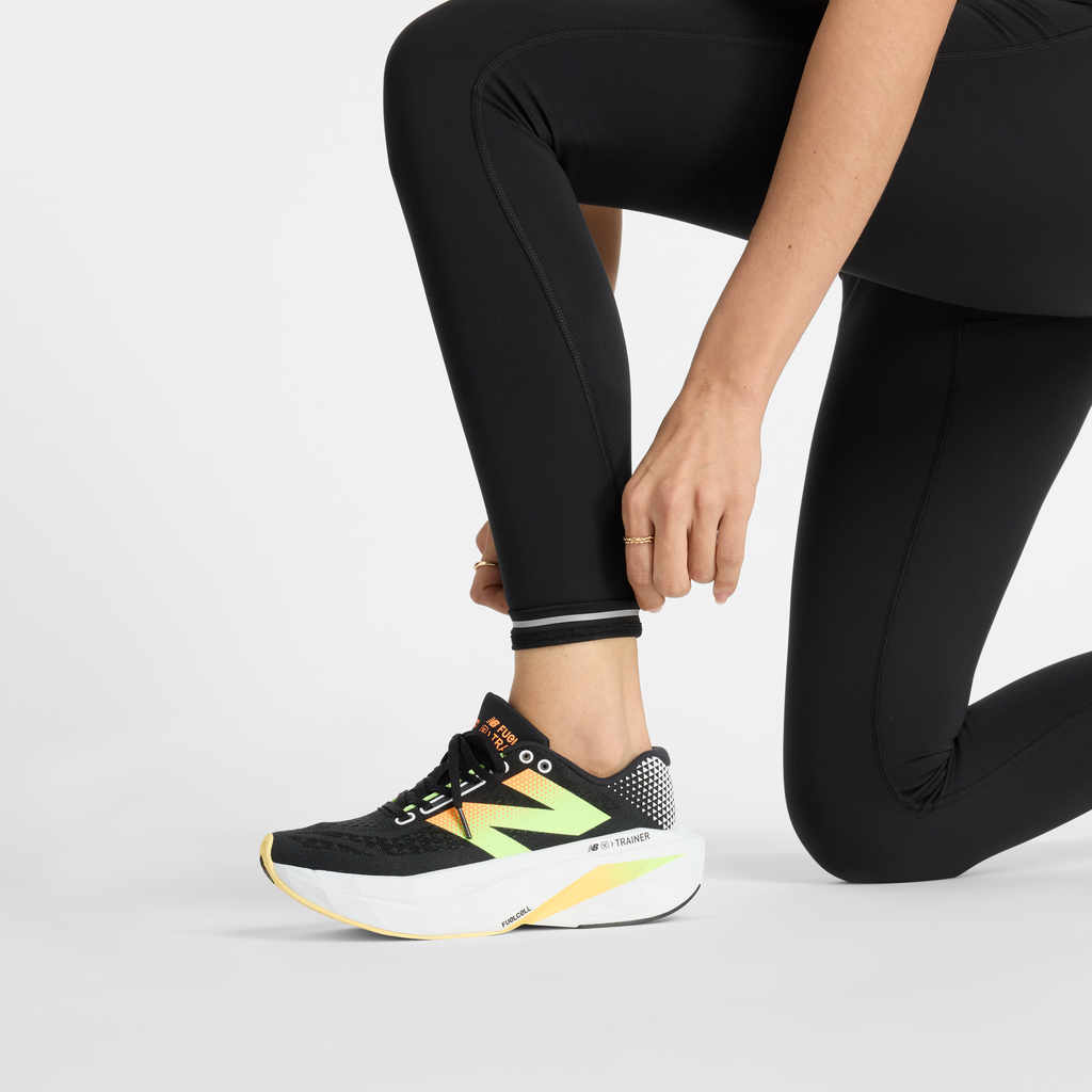 New Balance W Athletics Heat High Rise Legging 27" in SCHWARZ