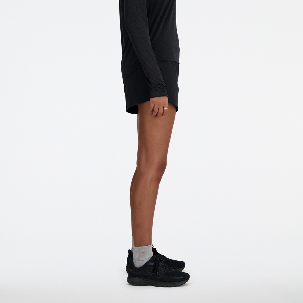 New Balance W RC Seamless Short 5 Inch in SCHWARZ