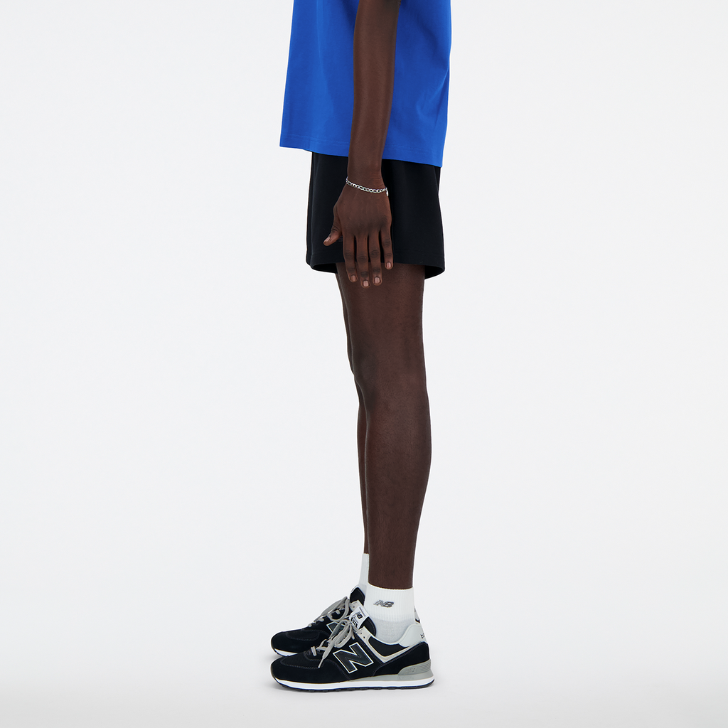 New Balance NB Athletics French Terry Short 5 Inch in SCHWARZ