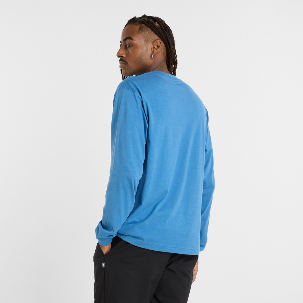 New Balance Relaxed Linear Athletics Long Sleeve in BLAU