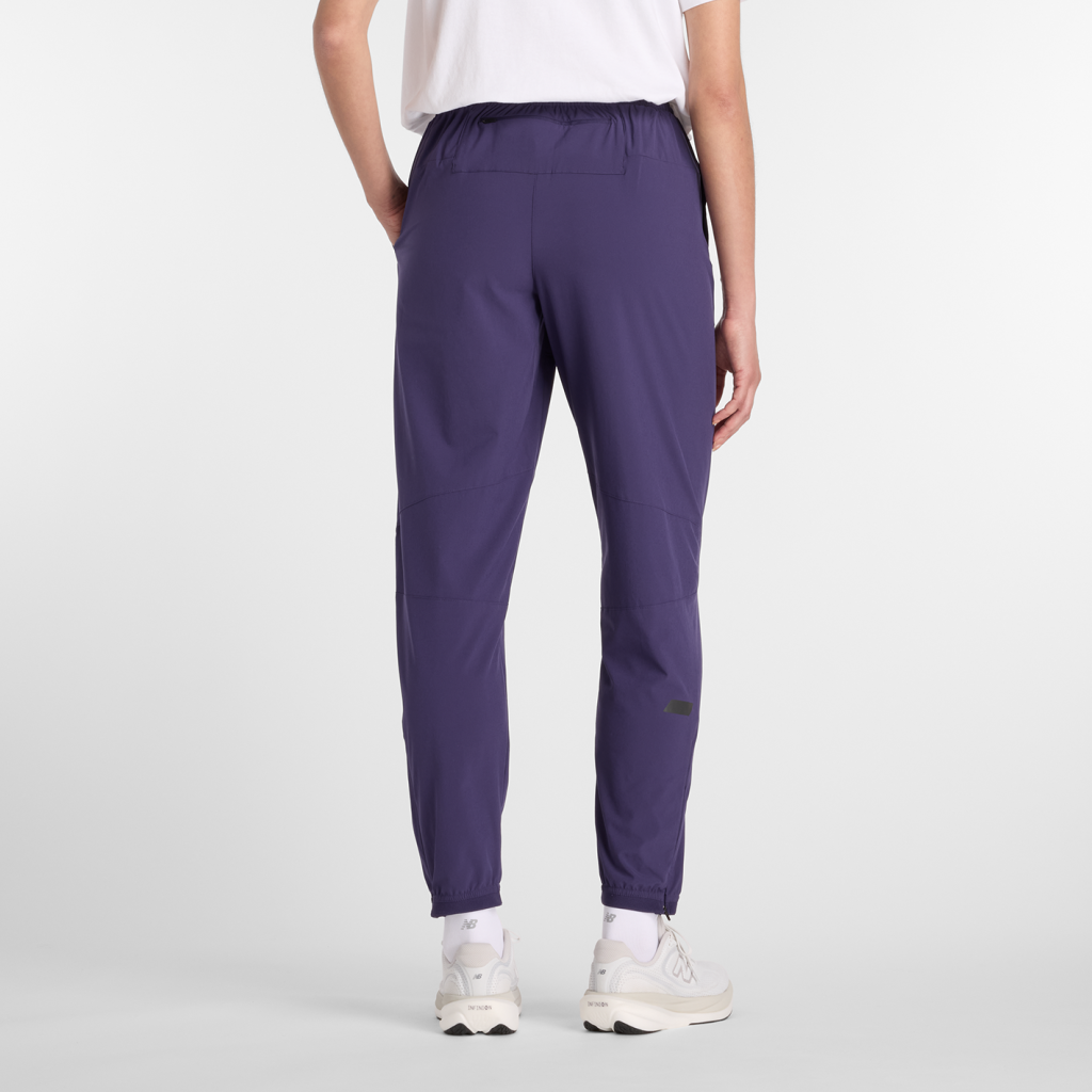 New Balance W Run Essentials Jogger in VIOLETT