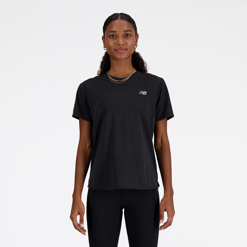 New Balance W NB Athletics Short Sleeve in SCHWARZ