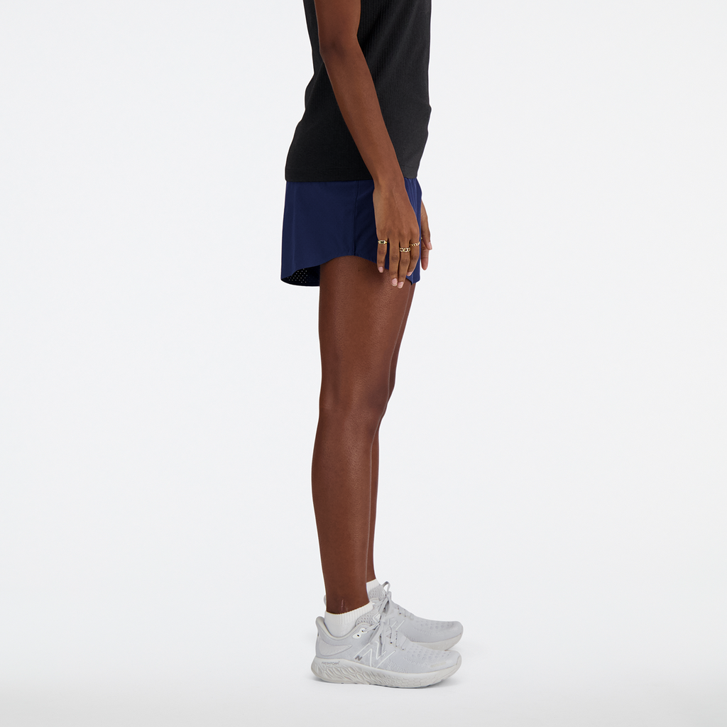 New Balance W RC Seamless Short 5 Inch in BLAU