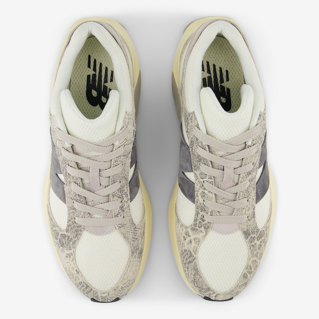 New Balance U Warped Runner Cracked Freizeitschuhe in GRAU