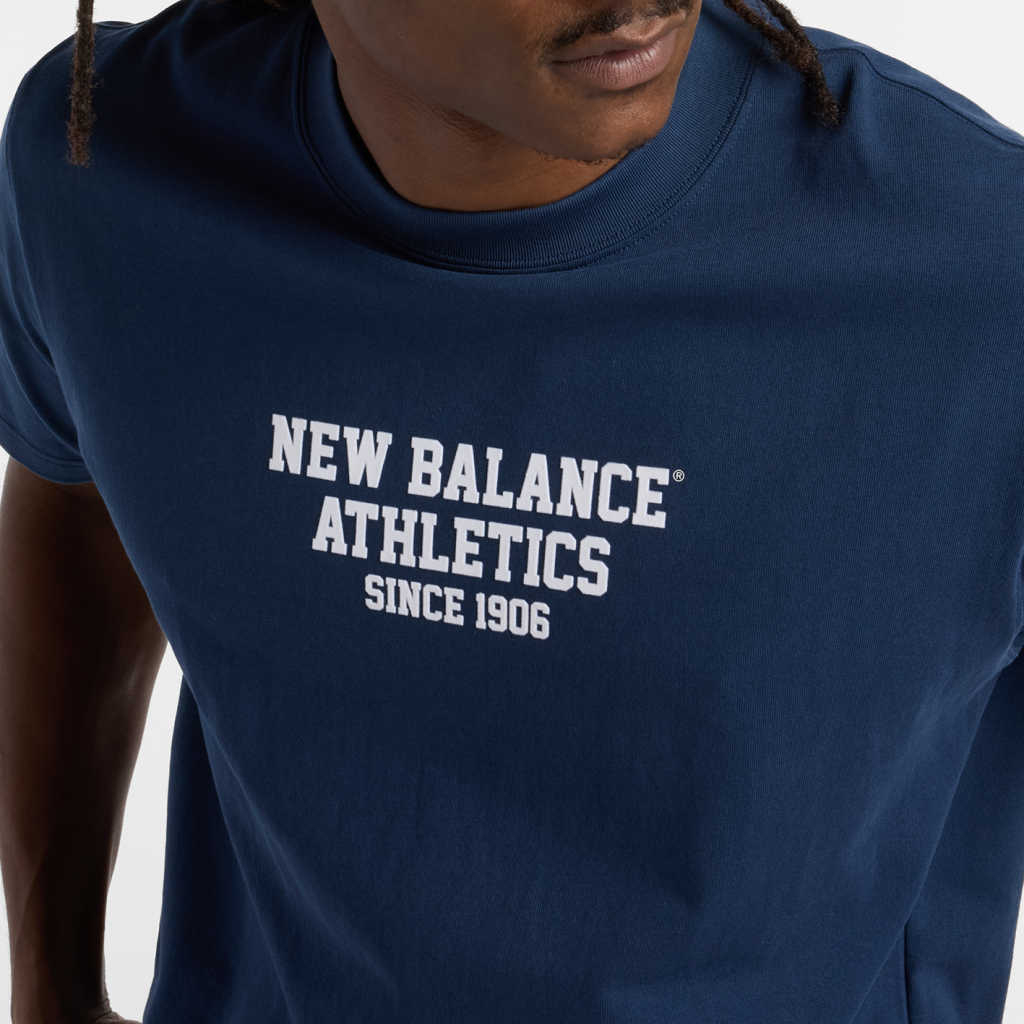New Balance Varsity Graphic T-Shirt in BLAU