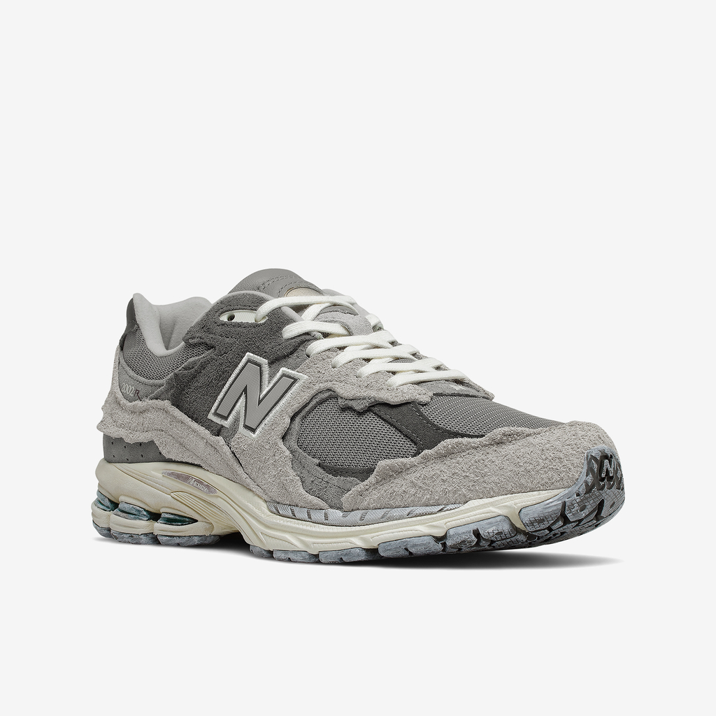 New Balance 2002R Protection Pack in GRAU