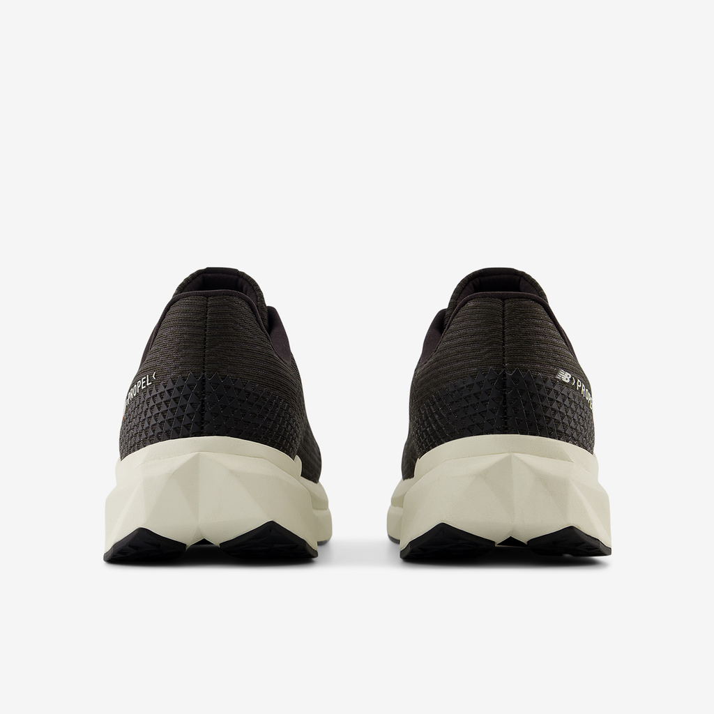 New Balance M Propel v5 Laufschuhe in SCHWARZ