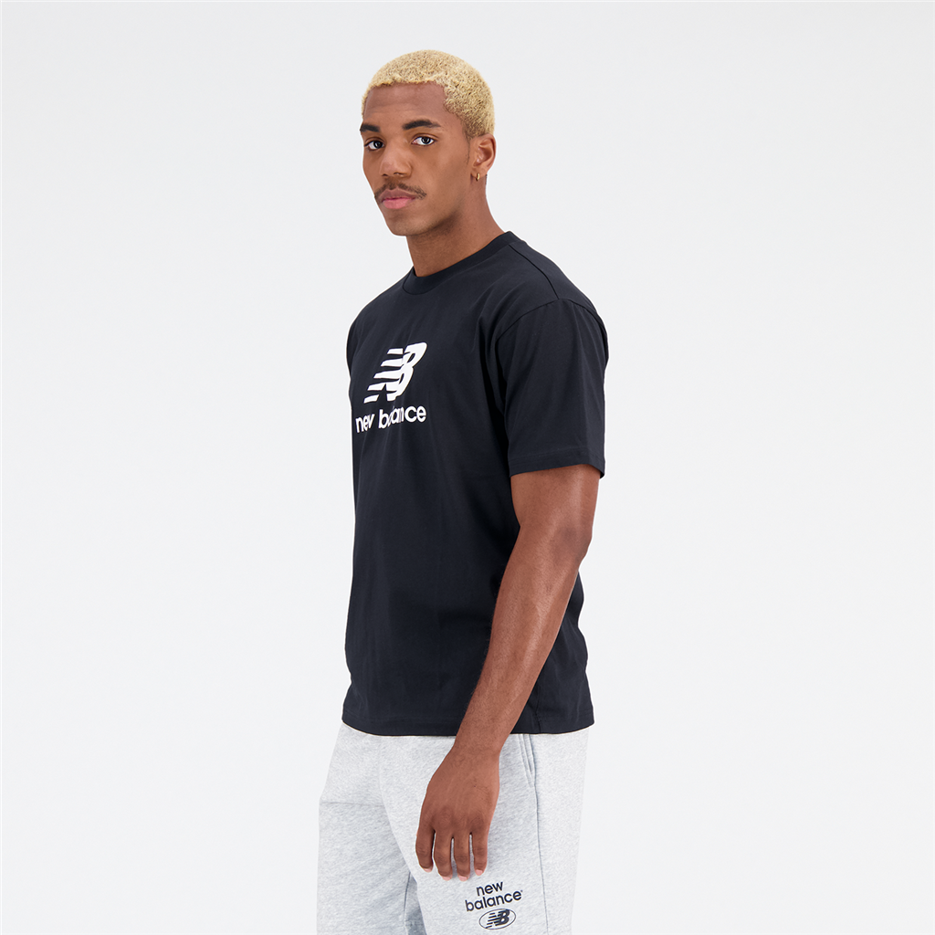 New Balance Essentials Stacked Logo T-Shirt in SCHWARZ